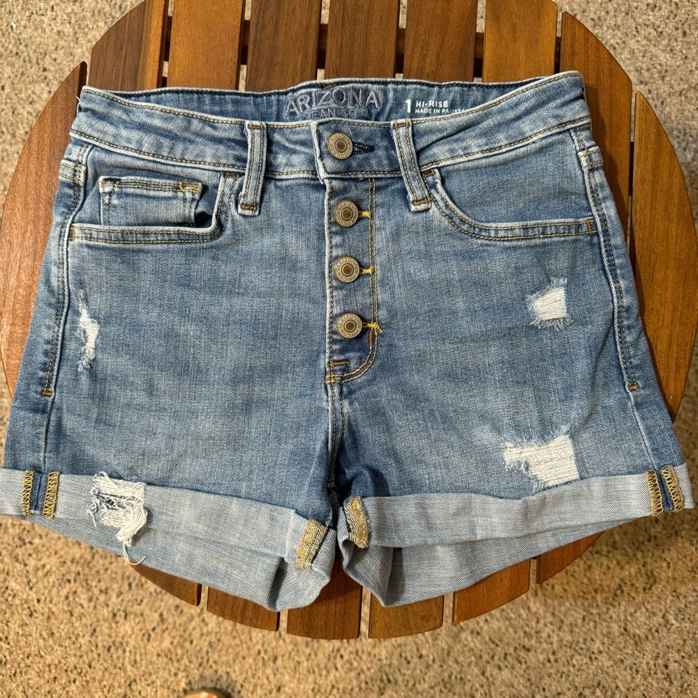 Arizona Jean Co. Juniors Distressed jean shorts / Hi
Rise / Size:1